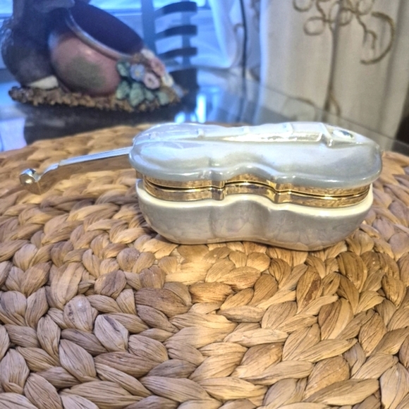 Vintage Italian Elegant White and Gold ChelloTrinket Box - Picture 5 of 8